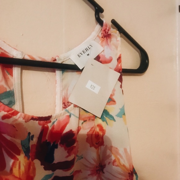 Everly Floral Tank - Picture 2 of 3